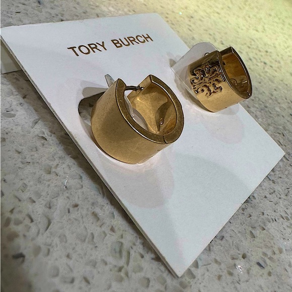 Tory Burch Jewelry - NWT Tory Burch Britten Huggie